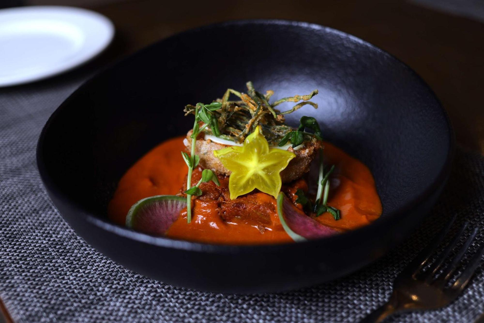 Radisson Blu Hotel, Greater Noida Bagian luar foto A dish at the restaurant