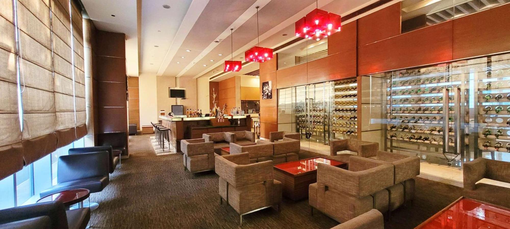 Radisson Blu Hotel, Greater Noida Bagian luar foto The lounge at the airport