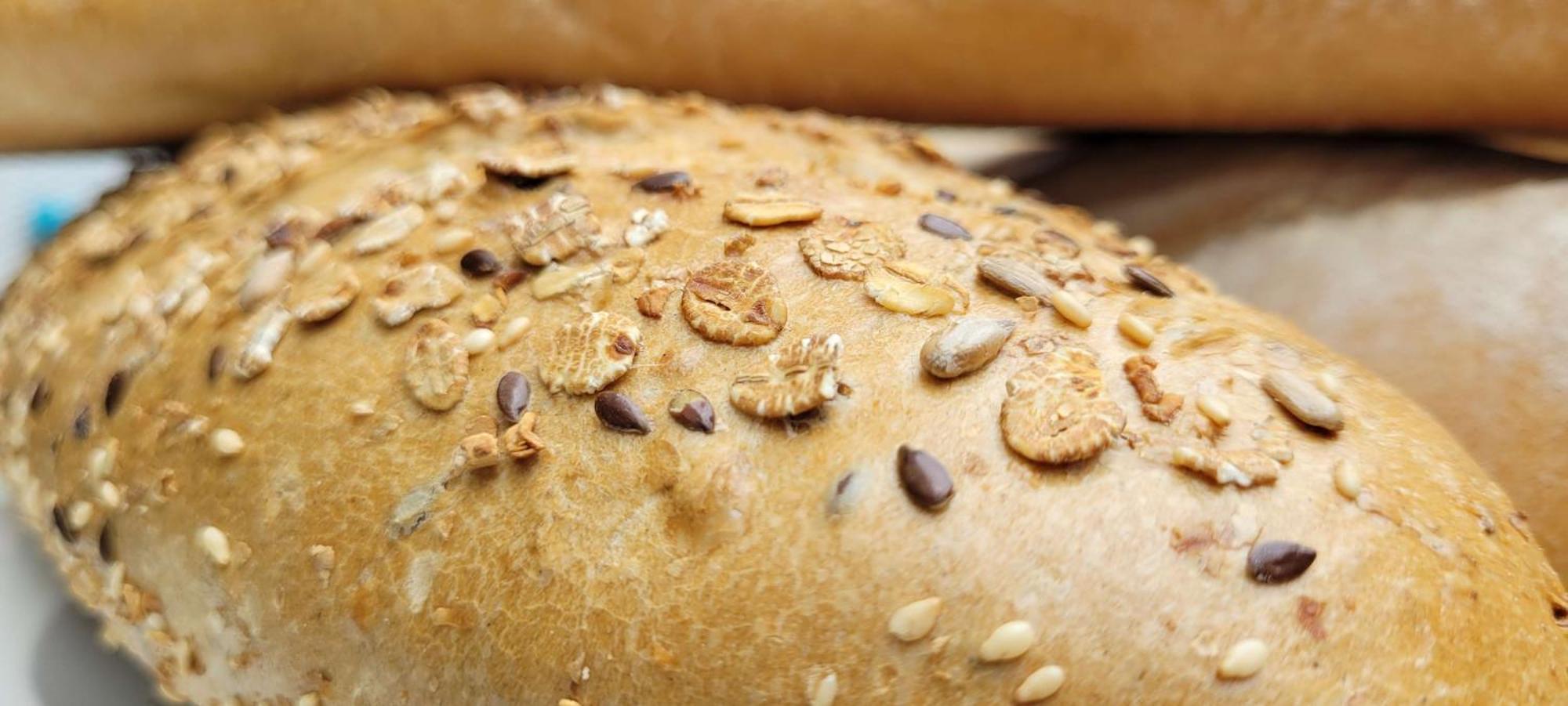 Radisson Blu Hotel, Greater Noida Bagian luar foto Sesame seeds on bread