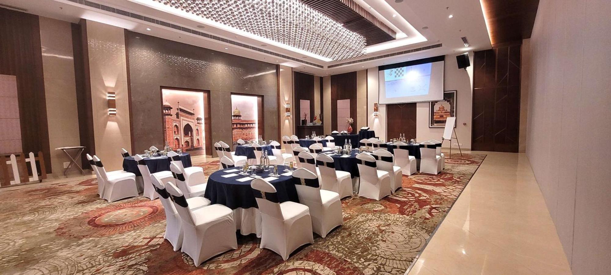 Radisson Blu Hotel, Greater Noida Bagian luar foto The Taj Mahal Palace, Mumbai