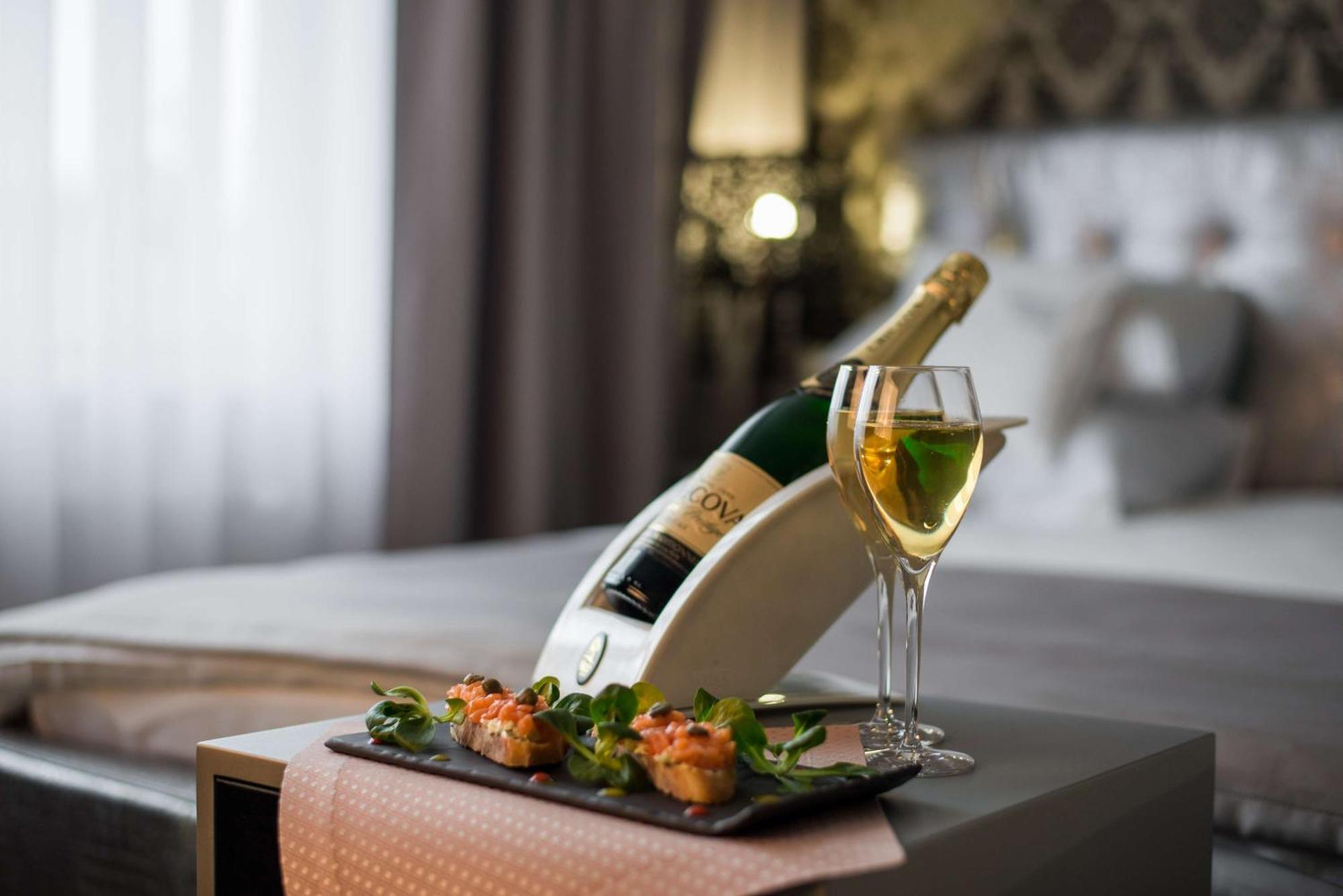 Radisson Blu Hotel, Greater Noida Bagian luar foto