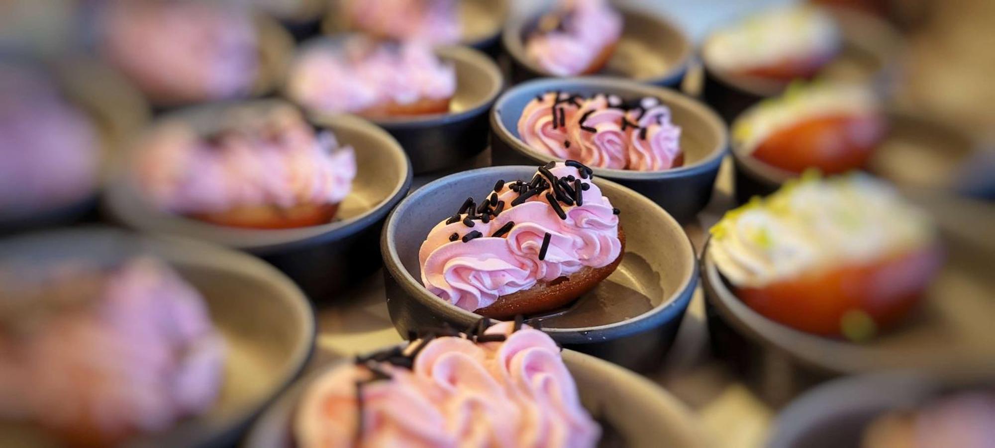 Radisson Blu Hotel, Greater Noida Bagian luar foto Cupcakes