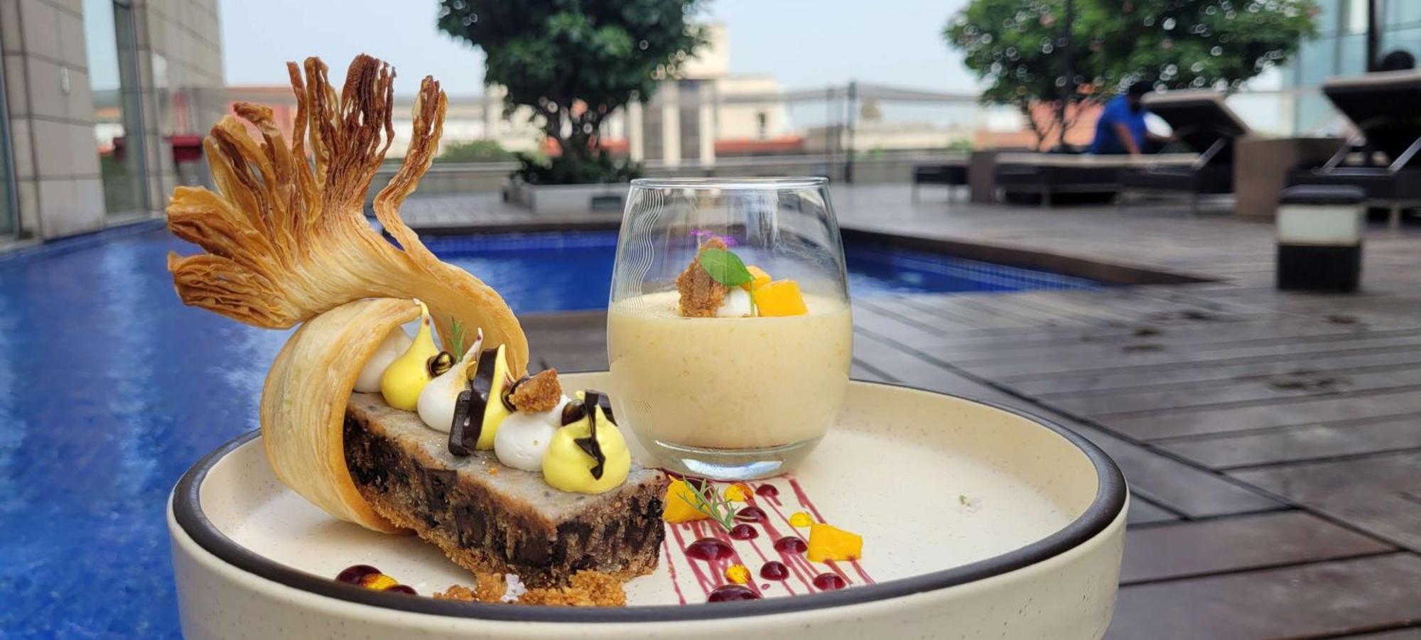Radisson Blu Hotel, Greater Noida Bagian luar foto A dessert at the restaurant