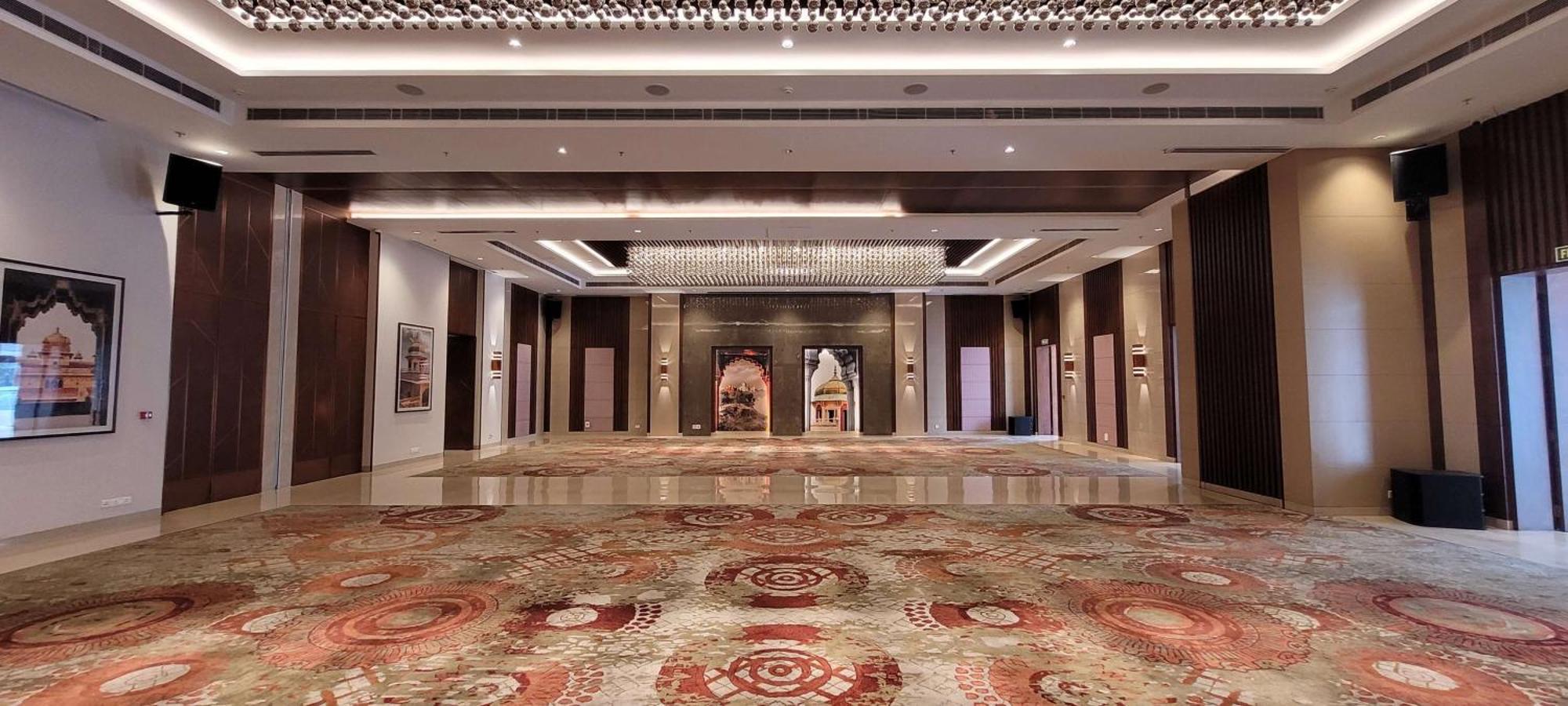 Radisson Blu Hotel, Greater Noida Bagian luar foto The lobby of the hotel