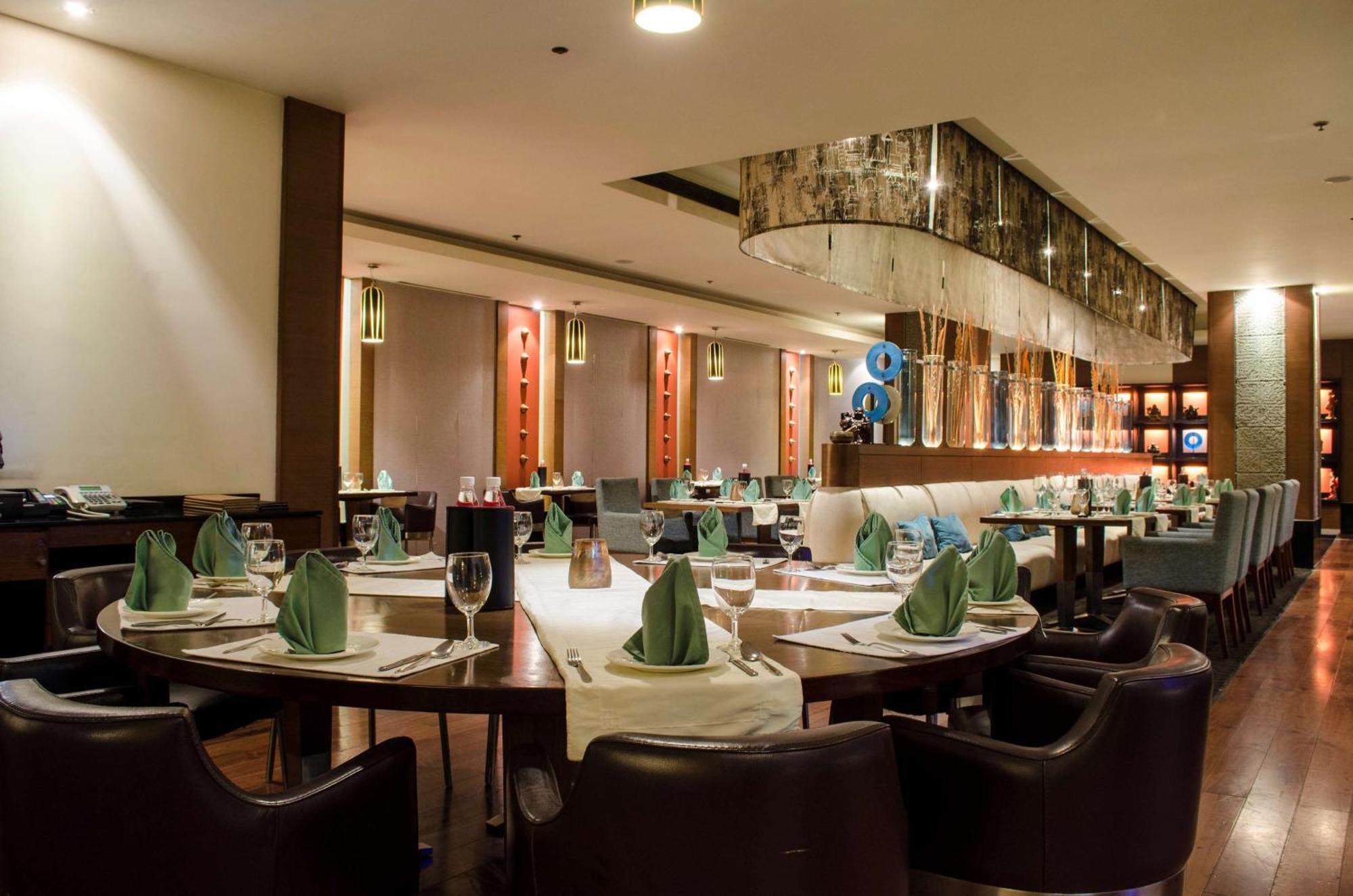 Radisson Blu Hotel, Greater Noida Bagian luar foto The restaurant