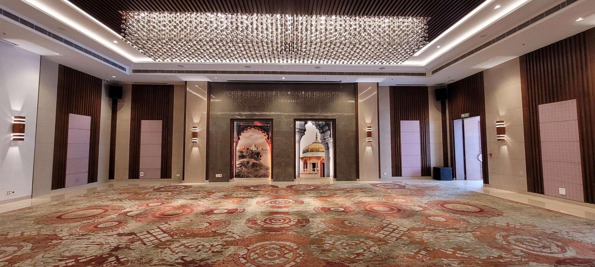 Radisson Blu Hotel, Greater Noida Bagian luar foto The lobby of the hotel