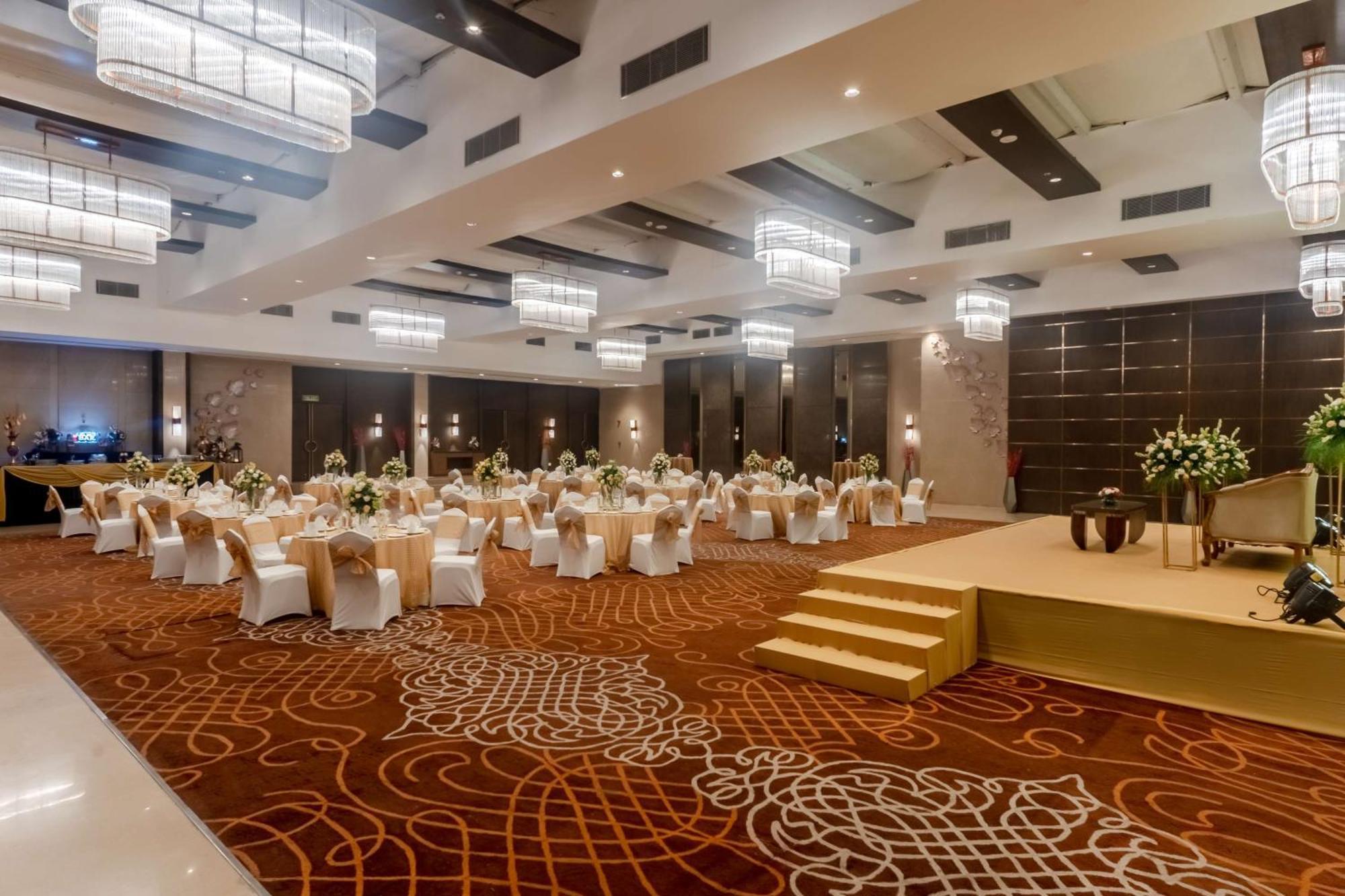Radisson Blu Hotel, Greater Noida Bagian luar foto The Grand Ballroom
