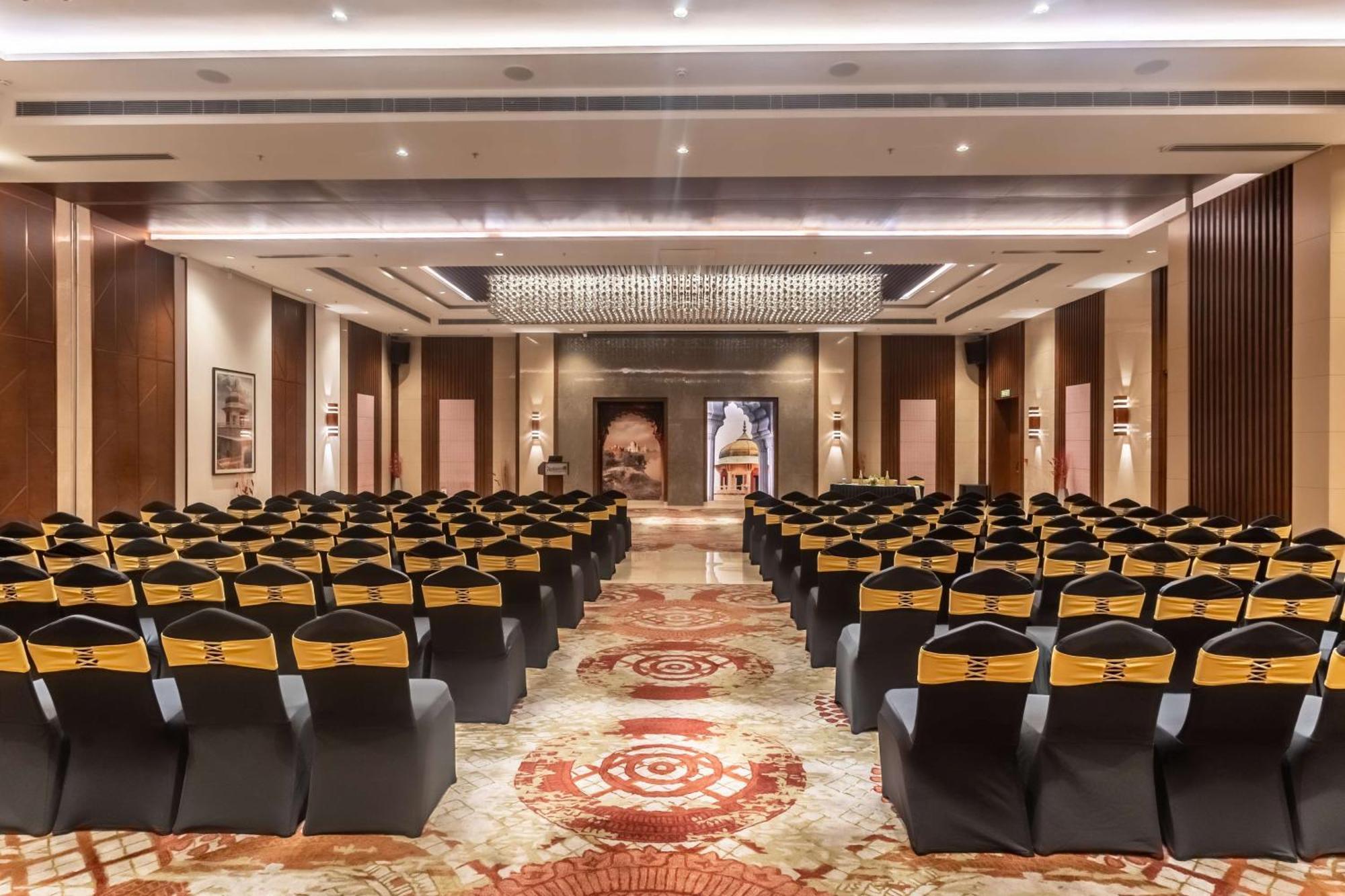 Radisson Blu Hotel, Greater Noida Bagian luar foto The Grand Ballroom