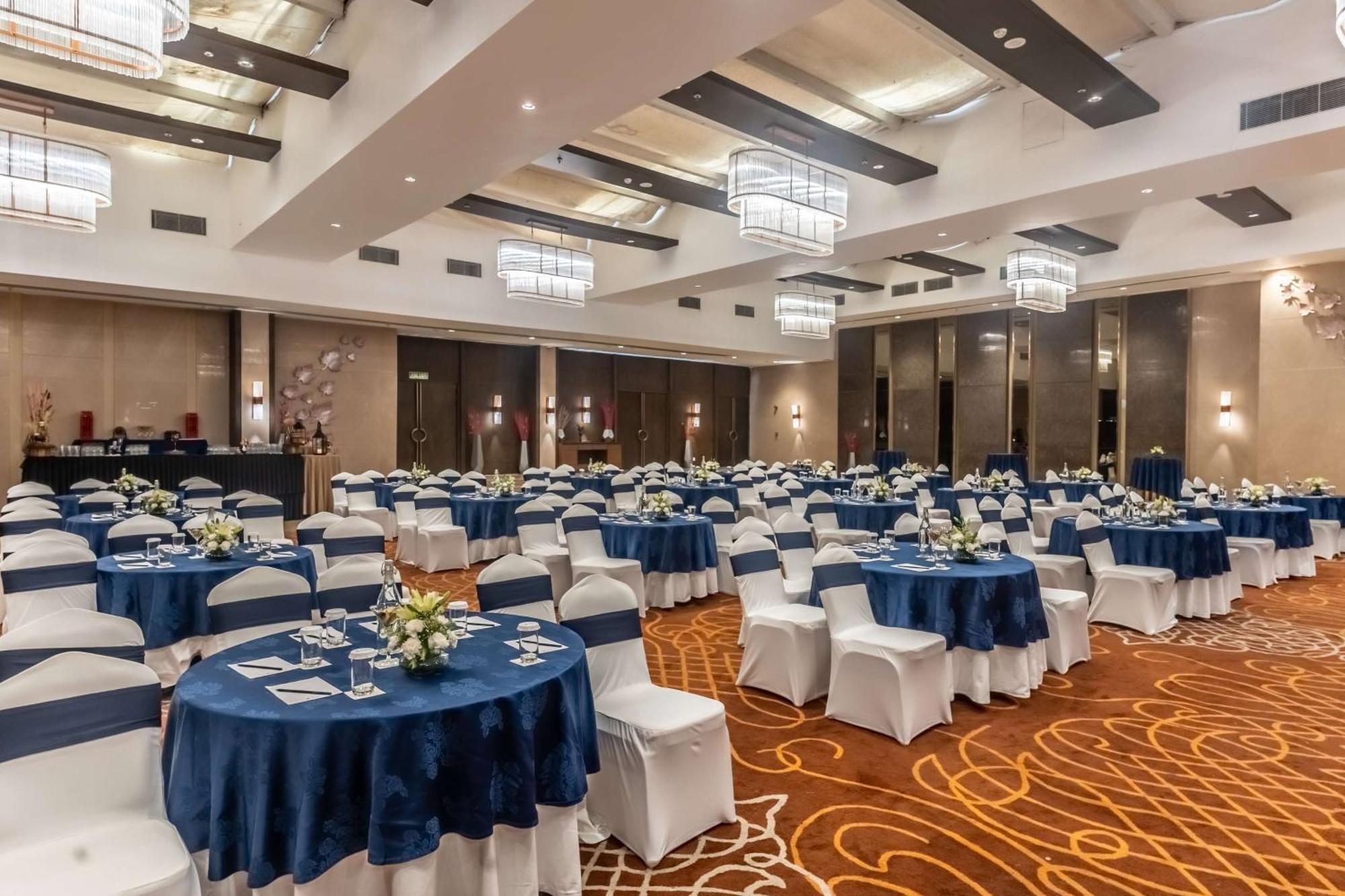 Radisson Blu Hotel, Greater Noida Bagian luar foto The Grand Ballroom