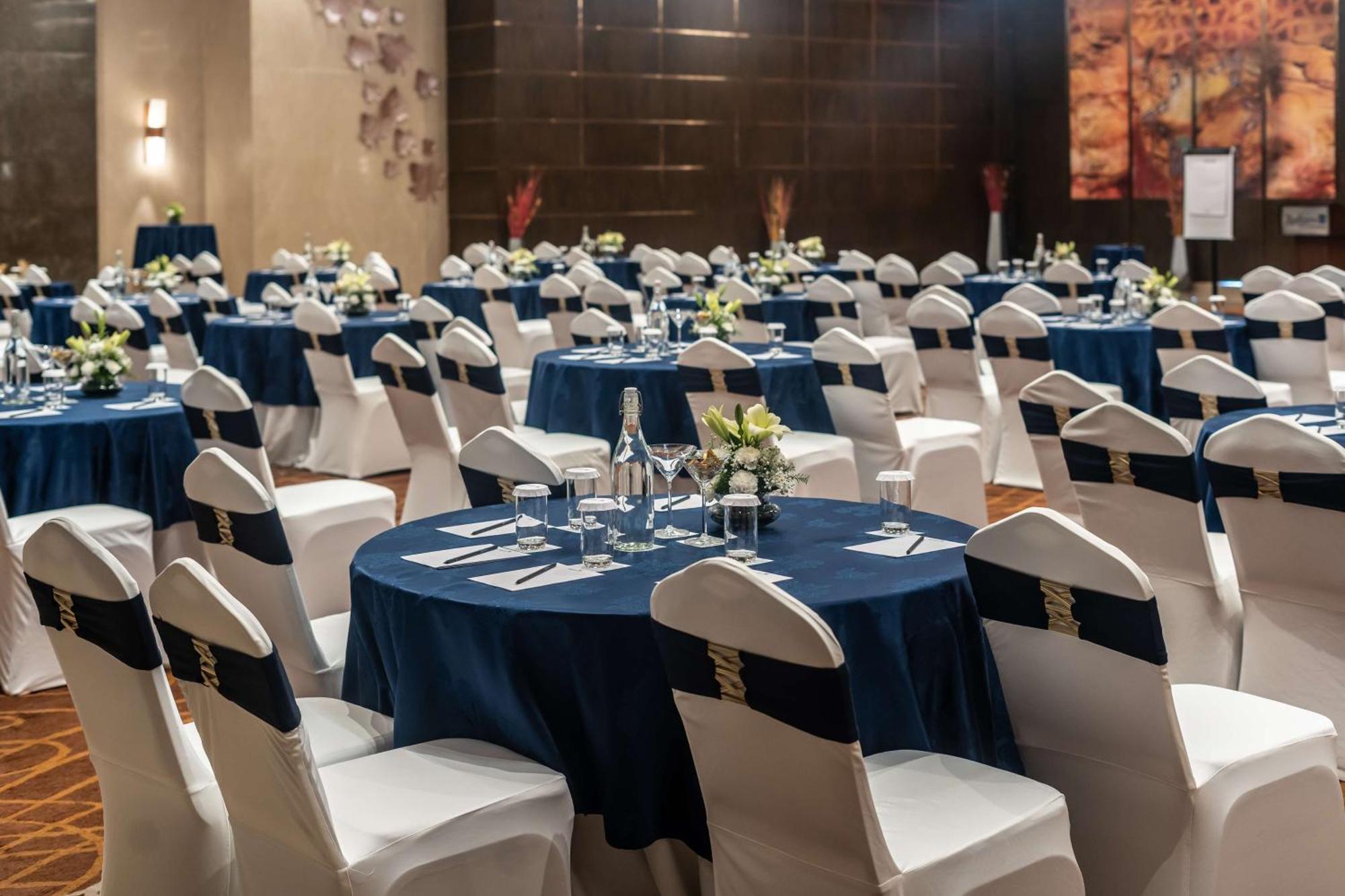 Radisson Blu Hotel, Greater Noida Bagian luar foto The Grand Ballroom