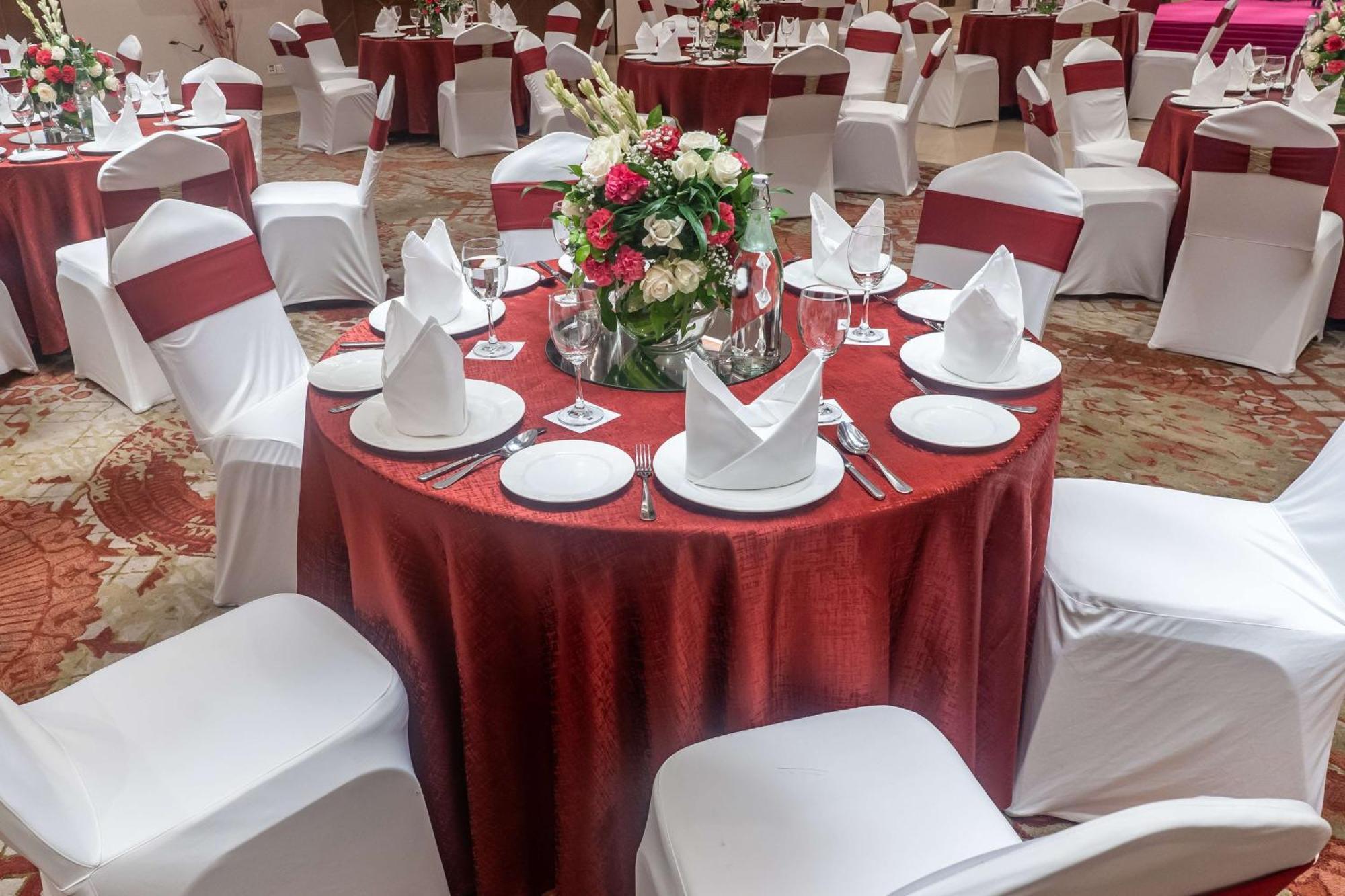 Radisson Blu Hotel, Greater Noida Bagian luar foto A table set for a formal dinner