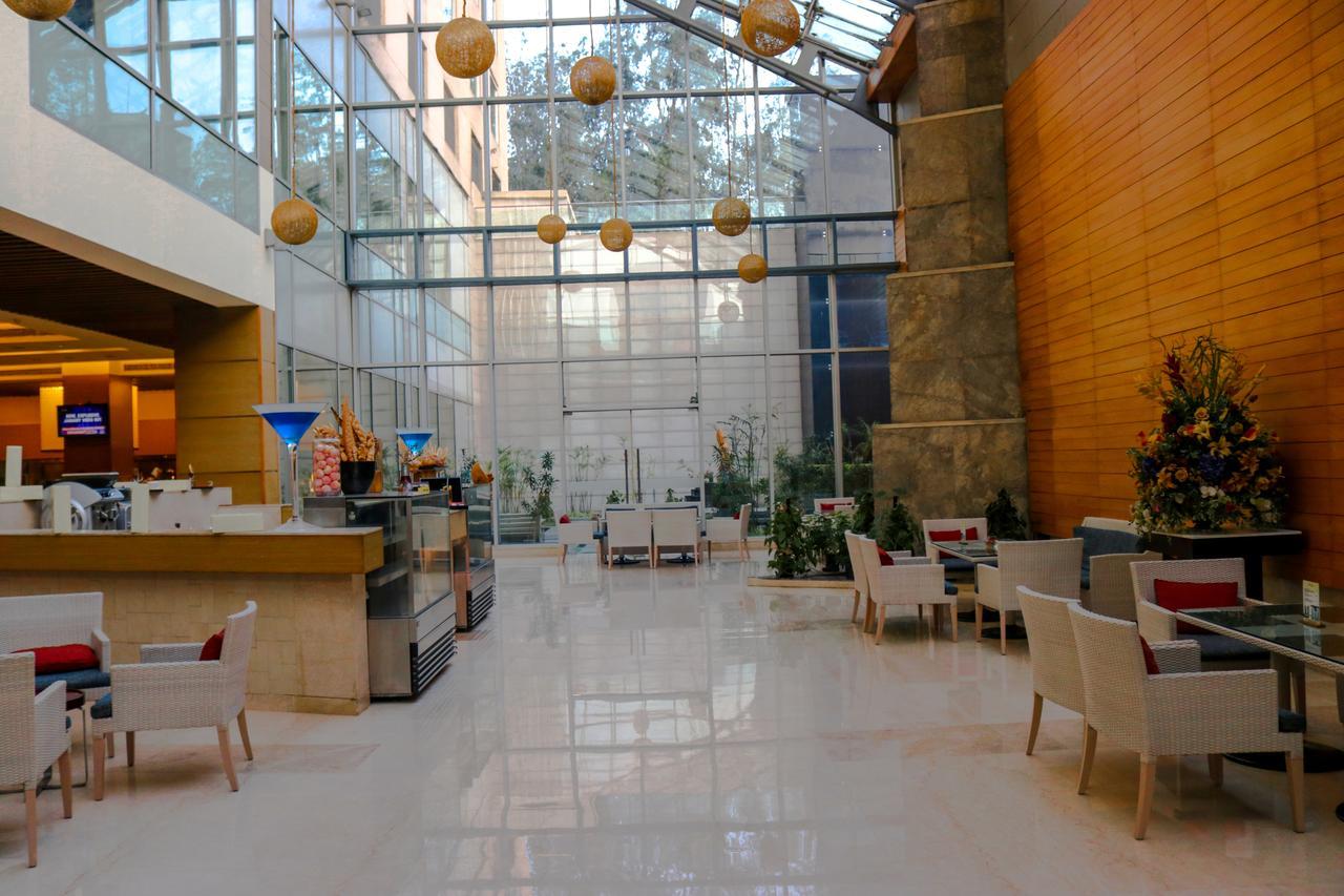 Radisson Blu Hotel, Greater Noida Bagian luar foto The interior of the airport