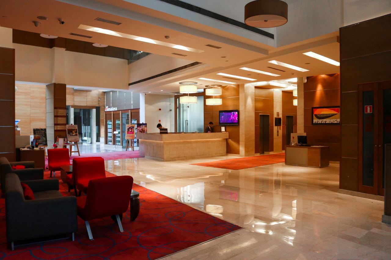 Radisson Blu Hotel, Greater Noida Bagian luar foto Lobby