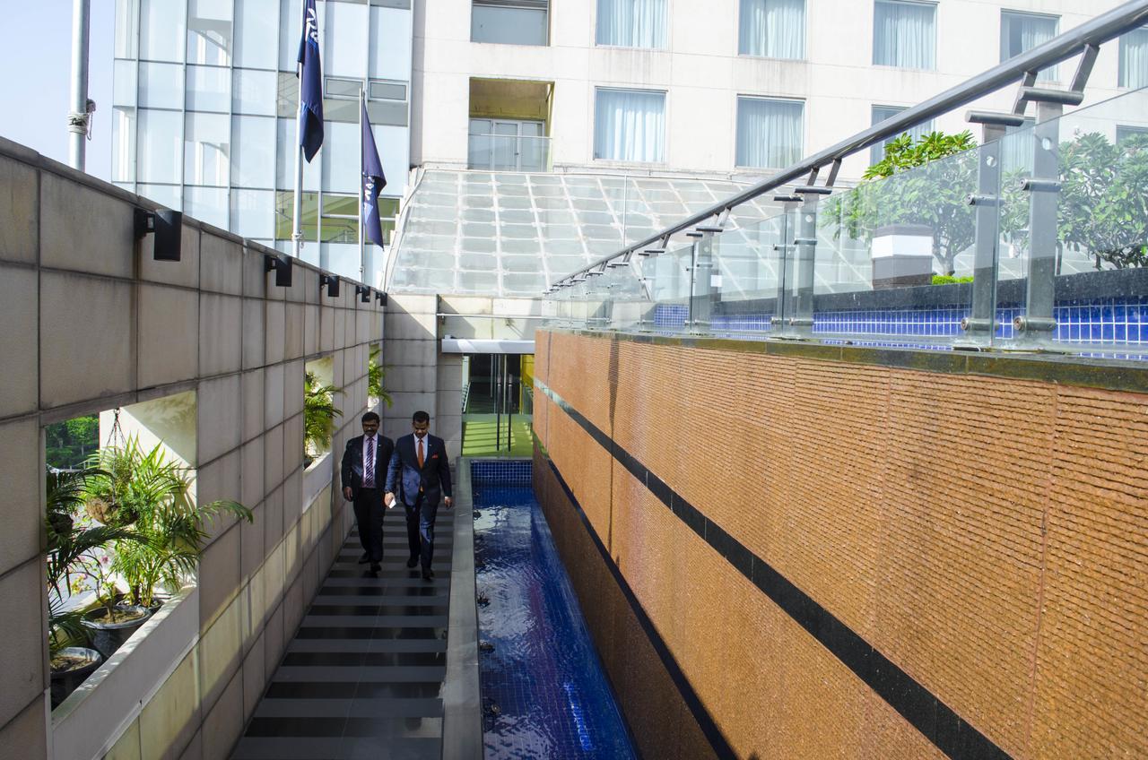 Radisson Blu Hotel, Greater Noida Bagian luar foto European Parliament